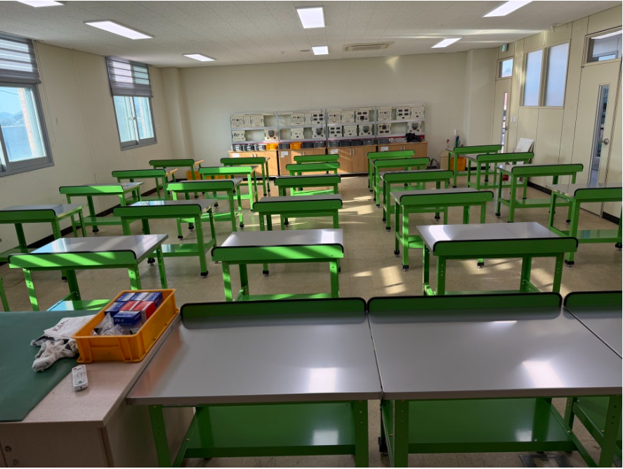 한국폴리텍대학교-소형작업대3.png 한국폴리텍대학교-소형작업대3.png